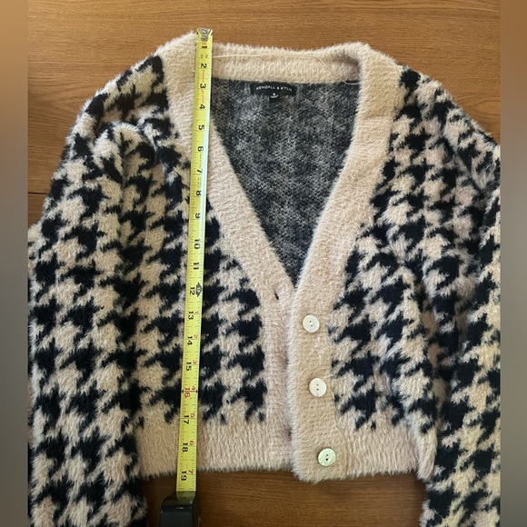 Kendall & Kylie Cropped Fuzzy Cardigan, Small - Picture 6 of 7